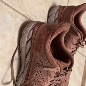 HOKA Clifton 7 - beige pink size 9